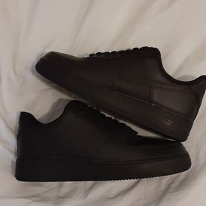 Nike black air force 1